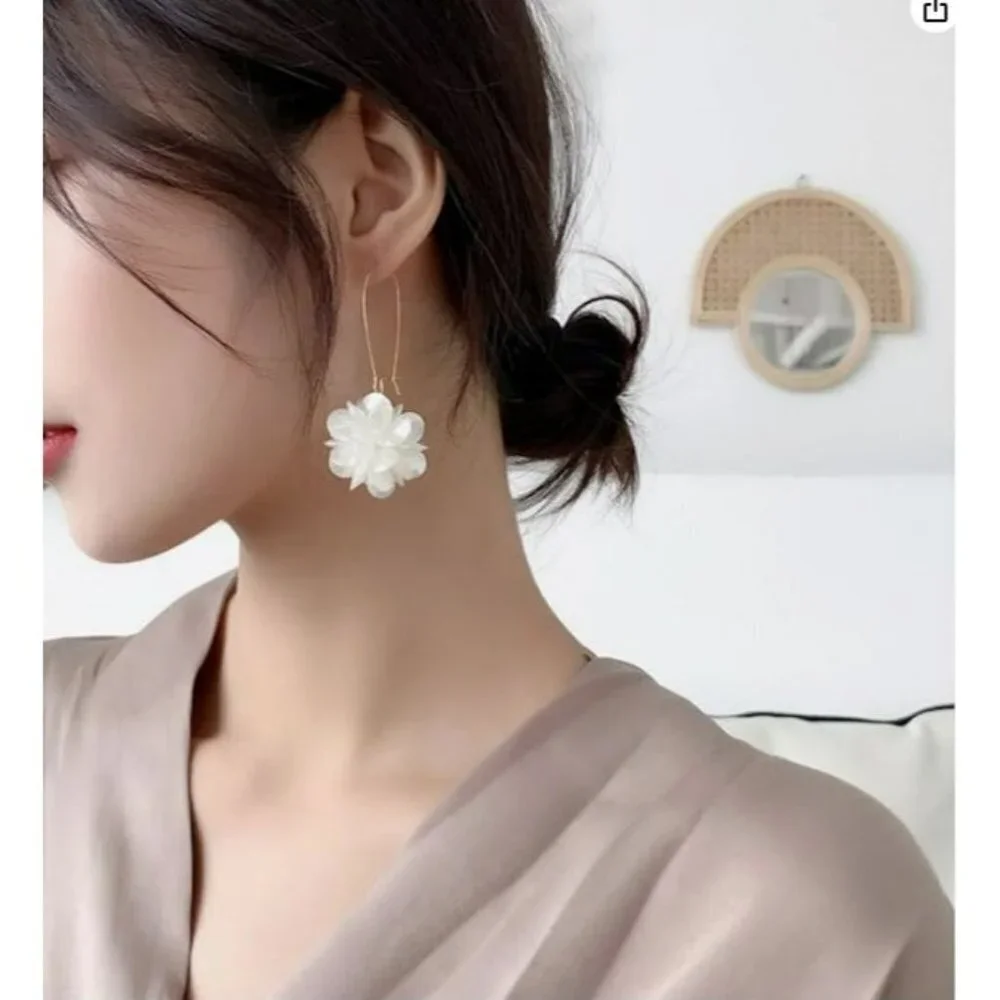 Boho White Flower Dangle Earrings Daisy Resin Gold‎ Plated Bridal
